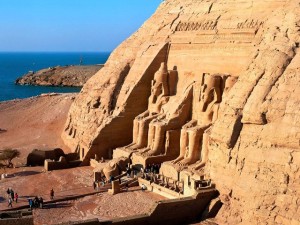  المعالم السياحية فى محافظة أسوان ، جميع معالم محافظة أسوان السياحية  Abu-simbel_-near-aswan_-egypt